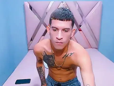 Snapshot of dilan_abraham12 chatting on 09.26.25 dilan abraham12 online show from 09.26.25