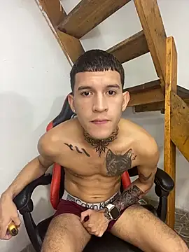 Snapshot of dilan_abraham12 chatting on 10.08.25 dilan abraham12 online show from 10.08.25