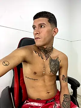 Snapshot of dilan_abraham12 chatting on 10.24.25 dilan abraham12 online show from 10.24.25