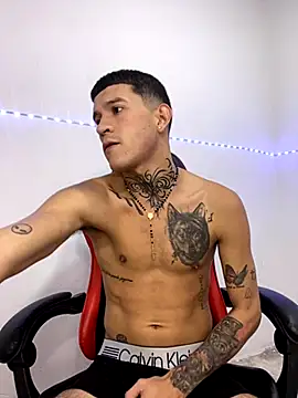 Snapshot of dilan_abraham12 chatting on 10.25.25 dilan abraham12 online show from 10.25.25