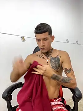 Snapshot of dilan_abraham12 chatting on 10.28.25 dilan abraham12 online show from 10.28.25