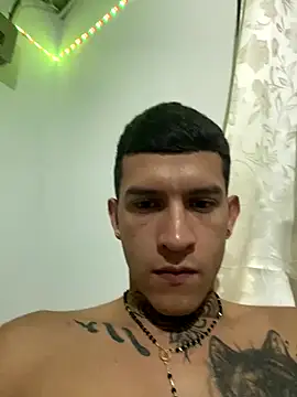 Snapshot of dilan_abraham12 chatting on 10.31.25 dilan abraham12 online show from 10.31.25