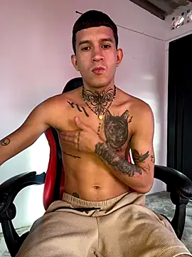 Snapshot of dilan_abraham12 chatting on 11.03.25 dilan abraham12 online show from 11.03.25