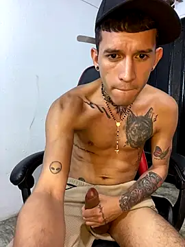 Snapshot of dilan_abraham12 chatting on 11.04.25 dilan abraham12 online show from 11.04.25