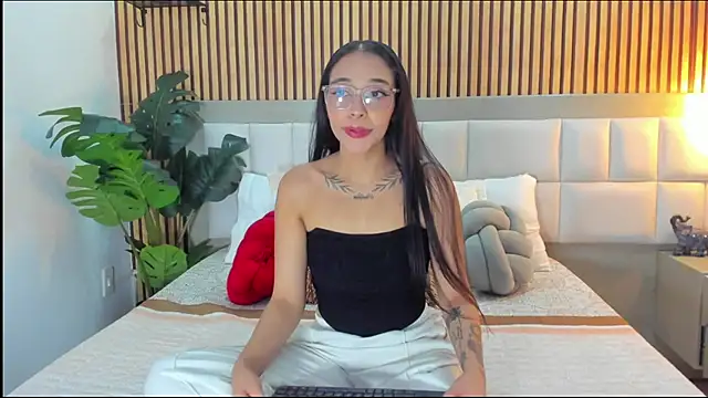 Roseaurora online show from 02.23.26