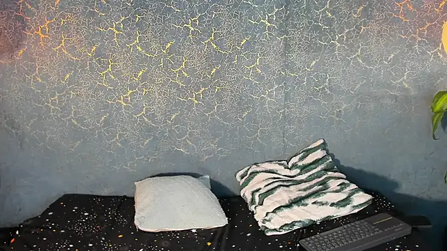 Snapshot of zorre_ chatting on 10.14.25 zorre online show from 10.14.25