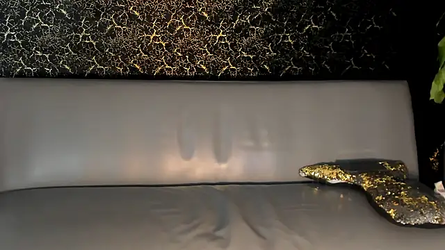 Snapshot of zorre_ chatting on 10.31.25 zorre online show from 10.31.25