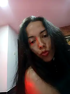 Snapshot of MiaForever1 chatting on 12.01.25 MiaForever1 online show from 12.01.25