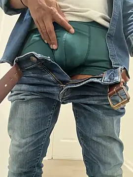 Snapshot of Pomloposho chatting on 10.20.25 Pomloposho online show from 10.20.25