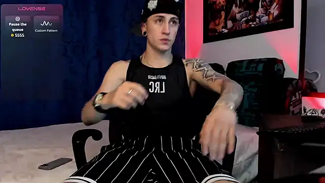 Snapshot of Sebas_maverick chatting on 12.15.25 Sebas maverick online show from 12.15.25