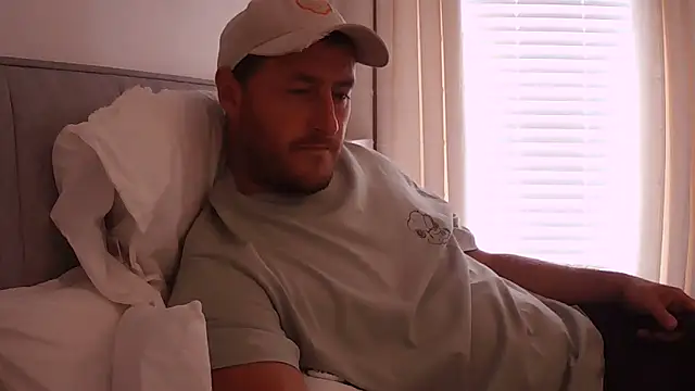 Londonlad818 online show from 09.10.25