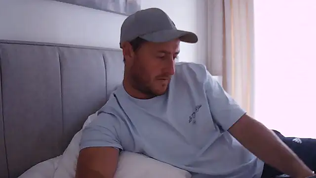 Londonlad818 online show from 09.23.25