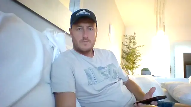 Londonlad818 online show from 10.29.25