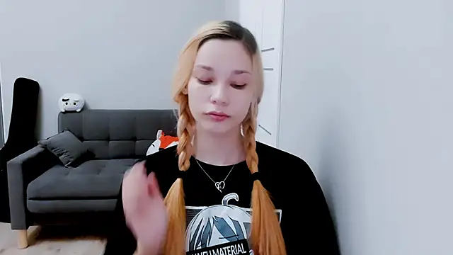 Kitten Alissa online show from 09.13.25