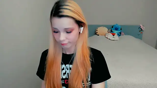 Kitten Alissa online show from 10.13.25