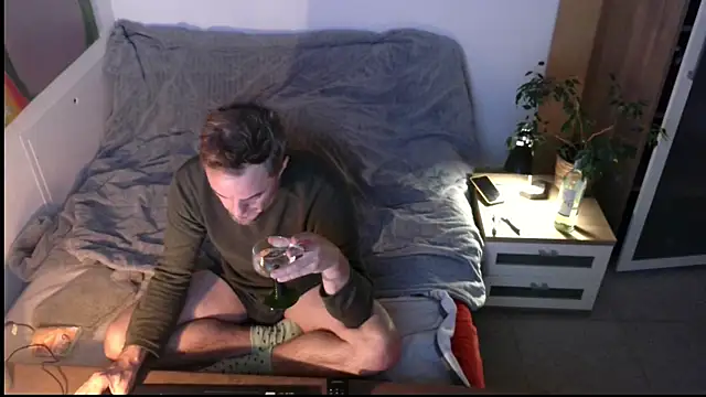 Snapshot of EdelHolz91 chatting on 11.26.25 EdelHolz91 online show from 11.26.25