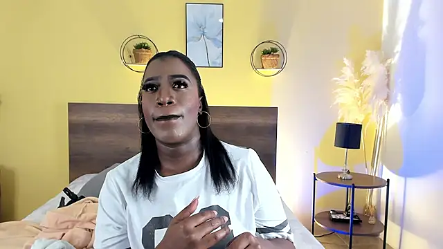 Snapshot of ViolettGomez_93 chatting on 09.28.25 ViolettGomez 93 online show from 09.28.25