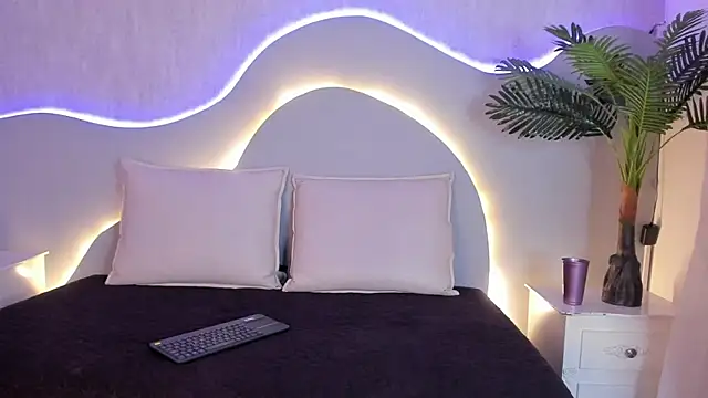 Snapshot of CannelaSmith chatting on 02.04.26 CannelaSmith online show from 02.04.26