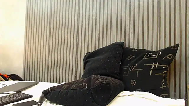 ROYALASS25 online show from 04.12.26