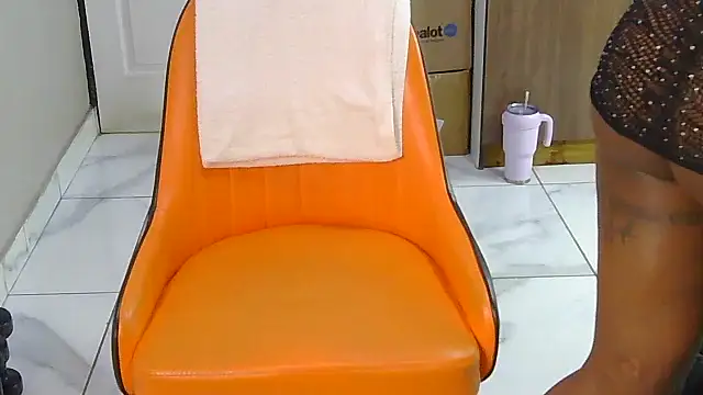 Snapshot of Sultry_Booty chatting on 11.23.25 Sultry Booty online show from 11.23.25