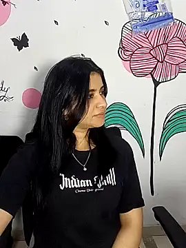 ValerieLove  online show from 10.18.25