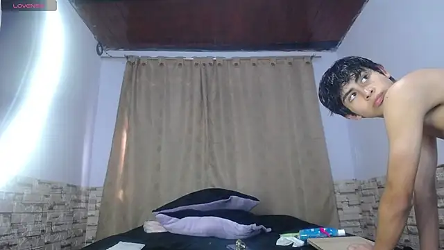 Snapshot of DaraKat18 chatting on 09.24.25 DaraKat18 online show from 09.24.25