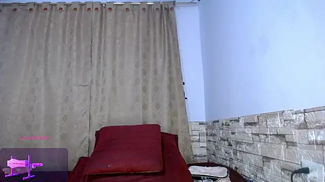 Snapshot of DaraKat18 chatting on 11.14.25 DaraKat18 online show from 11.14.25