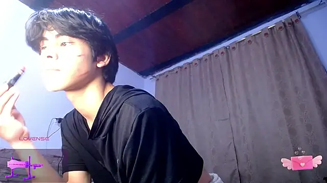 Snapshot of DaraKat18 chatting on 11.19.25 DaraKat18 online show from 11.19.25