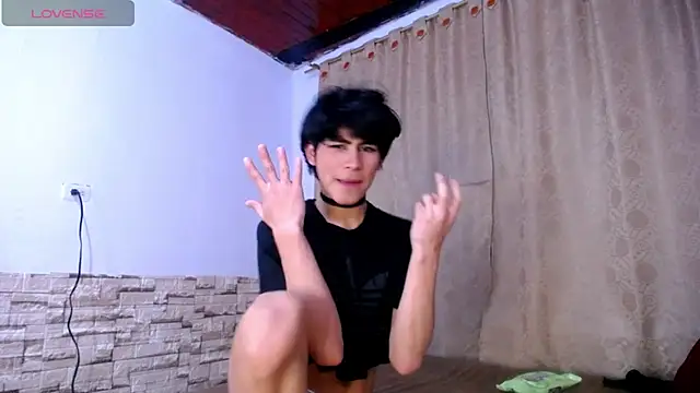 Snapshot of DaraKat18 chatting on 11.24.25 DaraKat18 online show from 11.24.25