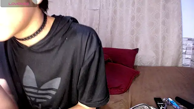 Snapshot of DaraKat18 chatting on 11.26.25 DaraKat18 online show from 11.26.25