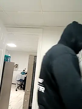 Snapshot of tripping385 chatting on 09.19.25 tripping385 online show from 09.19.25