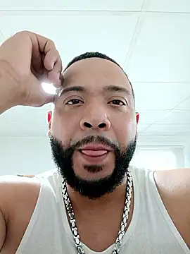 Snapshot of tripping385 chatting on 09.24.25 tripping385 online show from 09.24.25