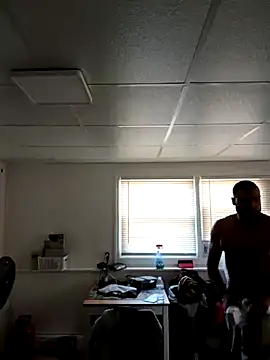 Snapshot of tripping385 chatting on 10.01.25 tripping385 online show from 10.01.25