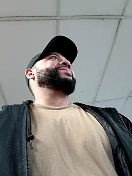 Snapshot of tripping385 chatting on 10.04.25 tripping385 online show from 10.04.25