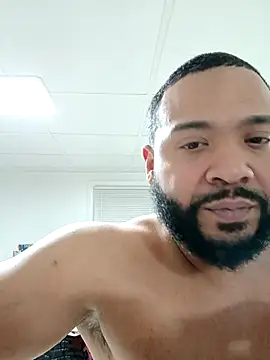 Snapshot of tripping385 chatting on 10.24.25 tripping385 online show from 10.24.25