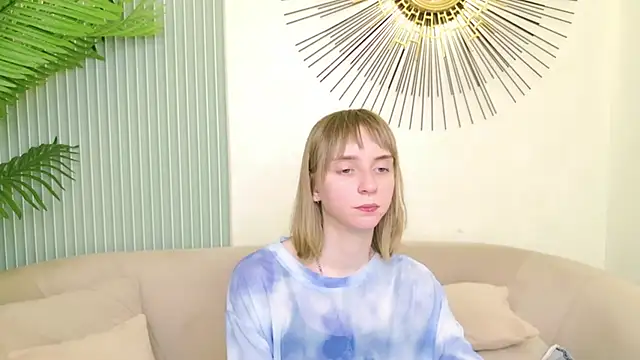 Beverly Gomes online show from 10.04.25