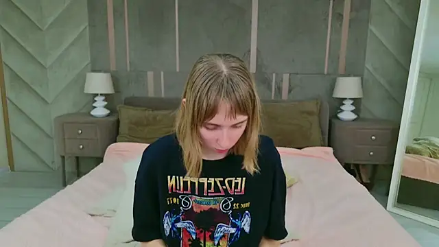 Beverly Gomes online show from 10.12.25