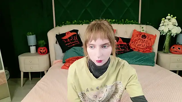 Beverly Gomes online show from 10.18.25