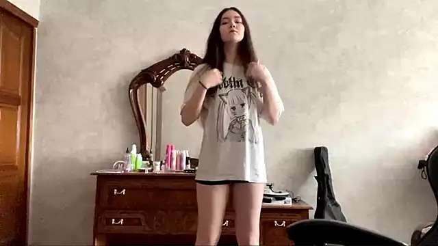 Snapshot of Pikmigirl18 chatting on 10.10.25 Pikmigirl18 online show from 10.10.25