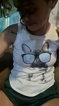 Snapshot of Almendrasexy chatting on 12.16.25 Almendrasexy online show from 12.16.25