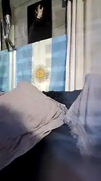 Snapshot of Almendrasexy chatting on 12.19.25 Almendrasexy online show from 12.19.25