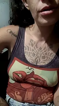 Snapshot of Almendrasexy chatting on 12.21.25 Almendrasexy online show from 12.21.25