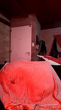 Snapshot of Almendrasexy chatting on 12.22.25 Almendrasexy online show from 12.22.25