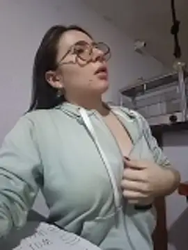 Snapshot of Bella_Sumers chatting on 06.17.26 Bella Sumers online show from 06.17.26