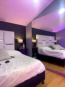 Snapshot of Samantha_Milf__ chatting on 10.07.25 Samantha Milf online show from 10.07.25