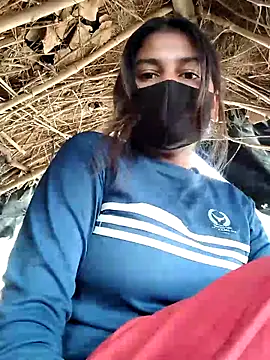 Snapshot of Janvi_Jaitly chatting on 11.12.25 Janvi Jaitly online show from 11.12.25