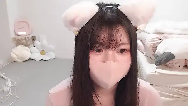 Snapshot of moka-neko chatting on 09.20.25 moka-neko online show from 09.20.25