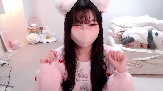 Snapshot of moka-neko chatting on 09.21.25 moka-neko online show from 09.21.25