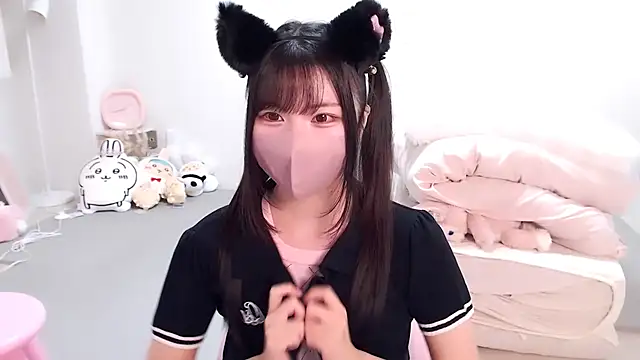 Snapshot of moka-neko chatting on 09.28.25 moka-neko online show from 09.28.25