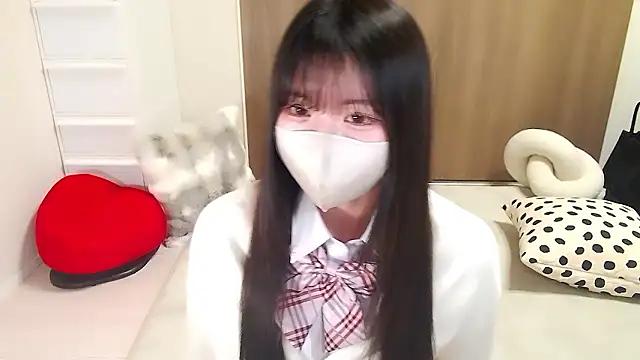 Snapshot of moka-neko chatting on 10.16.25 moka-neko online show from 10.16.25